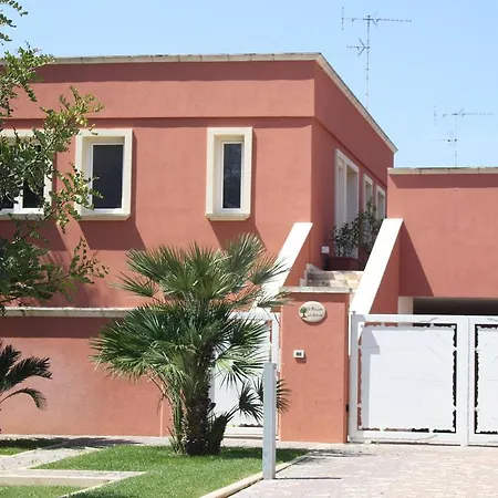 Il Carrubo Del Salento