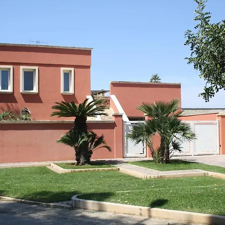 Il Carrubo Del Salento